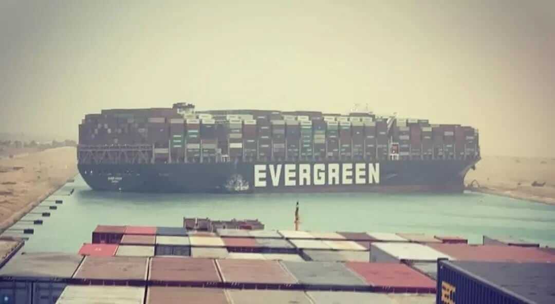 Evergreen container ship runs aground (with photo) Suez Canal waterway blocked